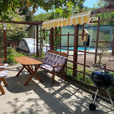 V Chalupe Pod Milesovkou Quarto em Acomodações Particulares *